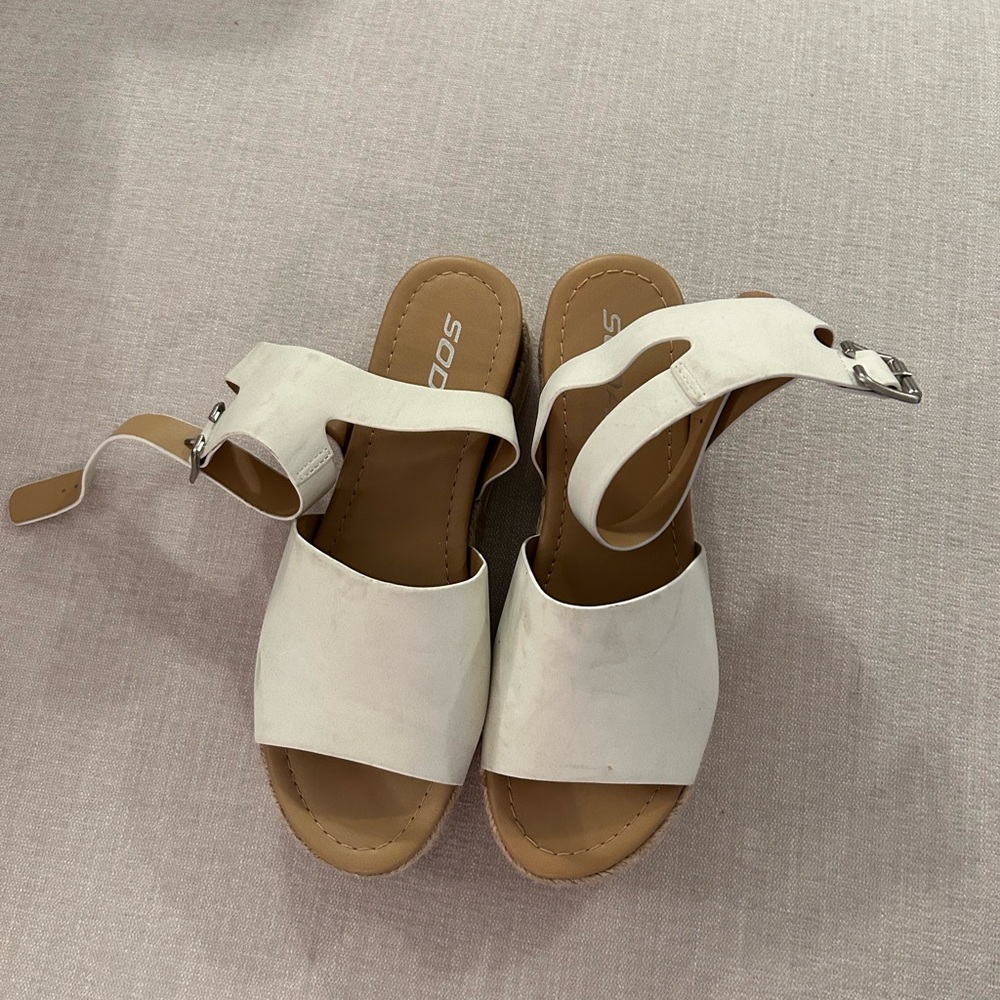 White platform sandals, W size 8.